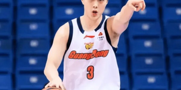 bob半岛体育-胡明轩出战27分钟，投篮3中3、罚球8中6得到13分5助攻